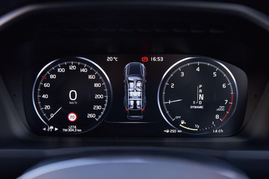  Volvo XC90 T6 Inscription 2015 года  (ZA) (фото 2 из 30)